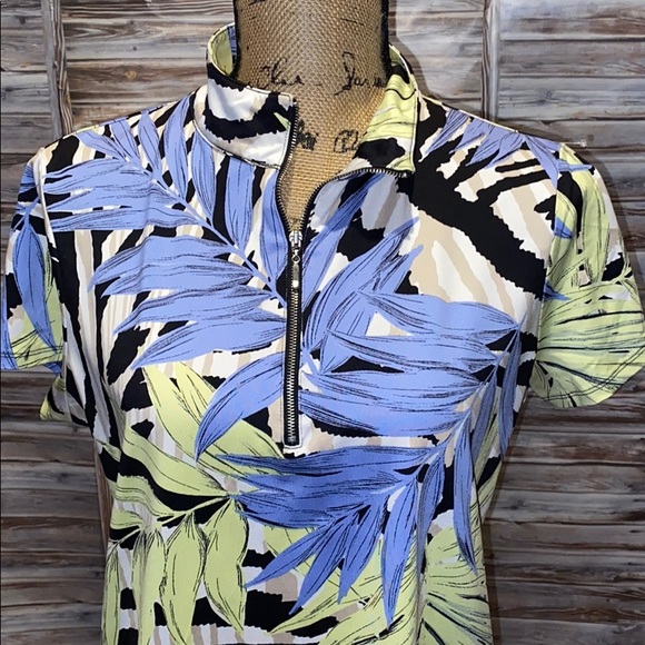 Chico’s Top.           A807 - Picture 2 of 5